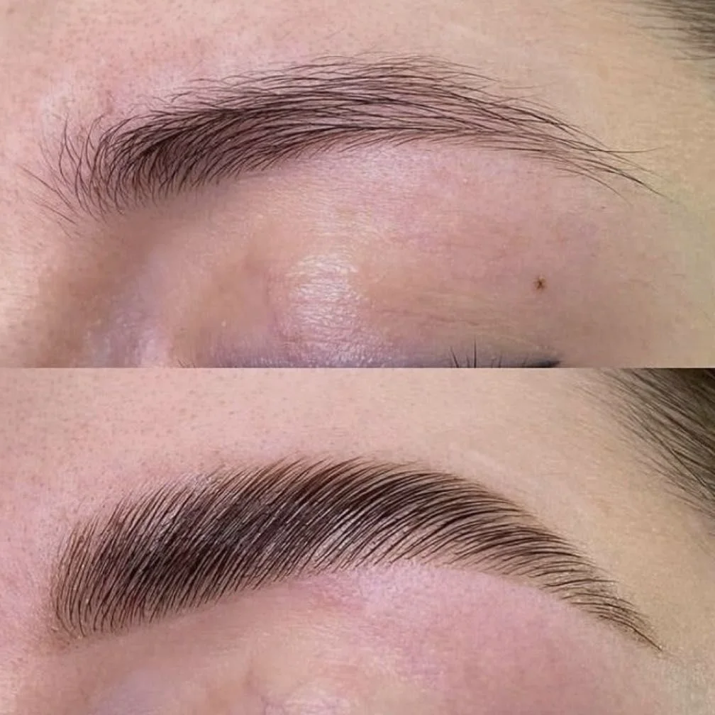 Antes y después de un laminado de cejas con cejas peinadas, definidas y voluminosas